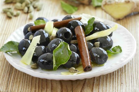 Olives marinated in ginger, cinnamon and cardamom recipe