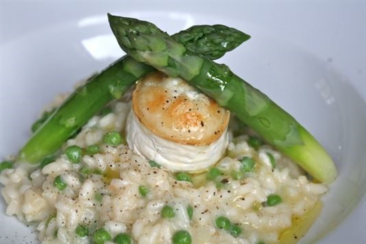 Pea and ricotta risotto with asparagus and goat's cheese recipe 
