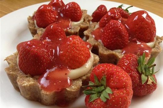 Raw strawberry tarts recipe