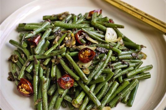 Sichuanese `dry-fried' green beans recipe