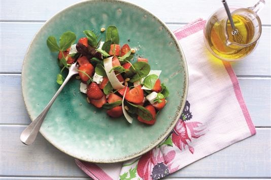 Strawberry and summer leaf salad with vanilla salt recipe