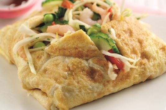 Vietnamese prawn omelette wrap recipe