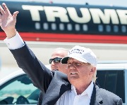 So großspurig kutschiert Trump durch die Welt