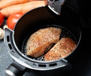 Kochen mit der Heißluftfritteuse: Diese Fehler macht fast jeder