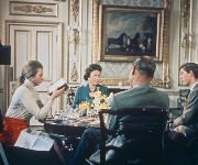 21 alte Fotos zeigen die Royals privat – so leben sie wirklich