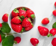 Zitronenschale und weitere Obst- und Gemüsereste, die Sie mitessen können