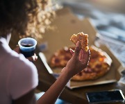 Diese Unsitten beim Essen sollten Sie unbedingt vermeiden