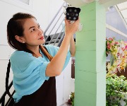 33 simple home security mistakes that burglars love