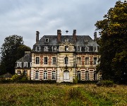 8 verlassene Luxusvillen – warum sie zu Ruinen verfielen