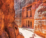 40 ancient wonders that still attract huge crowds today